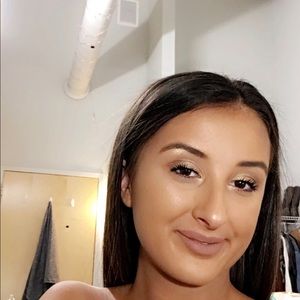 Meet your Posher, Madeline